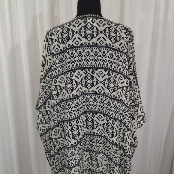 Sonoma Black White Knit Poncho Open Front Layering Wrap 1 Size Cozy Boho Casual - Picture 5 of 11